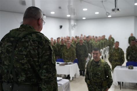 Fuerzas Militares De Colombia On Twitter Generalgiraldo Hablamos