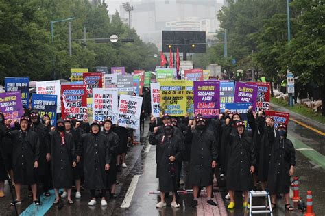 삼성전자 노조 창사 55년 만에 첫 총파업 돌입