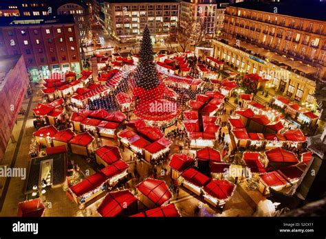 Cologne Cathedral Christmas Market with its great illumination Stock ...