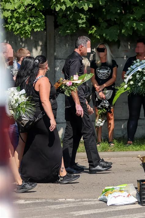 Pogrzeb Letniej Wiktorii Bia A Urna Z Prochami Spocz A W Grobie