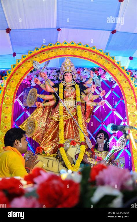 Decorated Puja Pandal Hi Res Stock Photography And Images Alamy