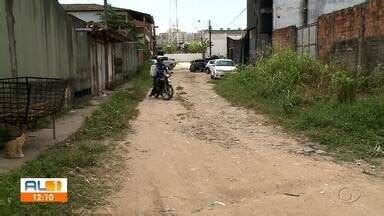 AL TV 1ª Edição Moradores do Antares cobram pavimentação em rua da