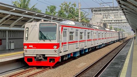 Kereta Api KRL Commuter Line Raja Ngebut Di Stasiun Metland Telaga