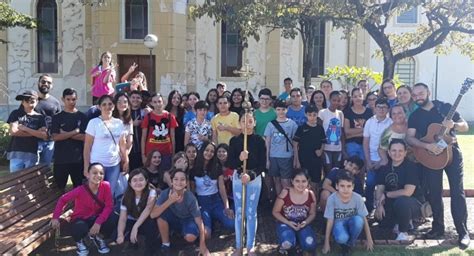 Paróquia Santa Rita de Sales Oliveira SP promove encontro jovens