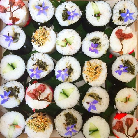 Vegan Sushi Rolls With Edible Flowers 💚💚🌸🌸🍚🍚 Favorite Things