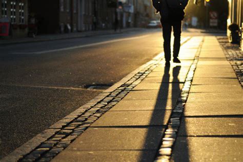 Metade Dos Brasileiros Se Sente Insegura Para Andar Sozinha Noite