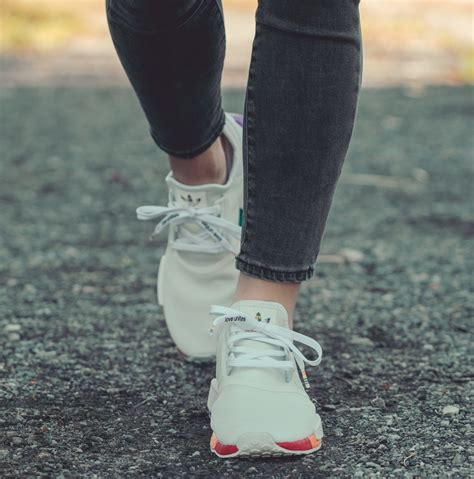 comfortable shoes  days walking  cities traveler dreams