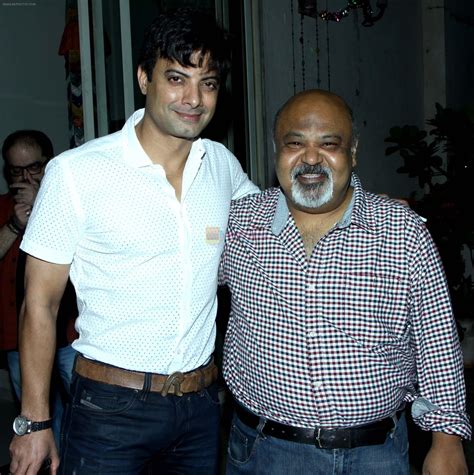 rahul bhat saurabh shukla   surprise birthday party  sudhir