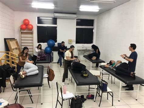 Alunos de Pós graduação em Fisioterapia Neurofuncional aplicam novo