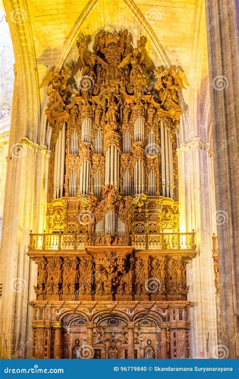 Organo Dentro La Cattedrale Di Siviglia Ed Il Rimorchio Della Campana