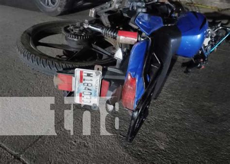 Motociclista Borracho Con Graves Lesiones Al Impactar Contra Un Carro