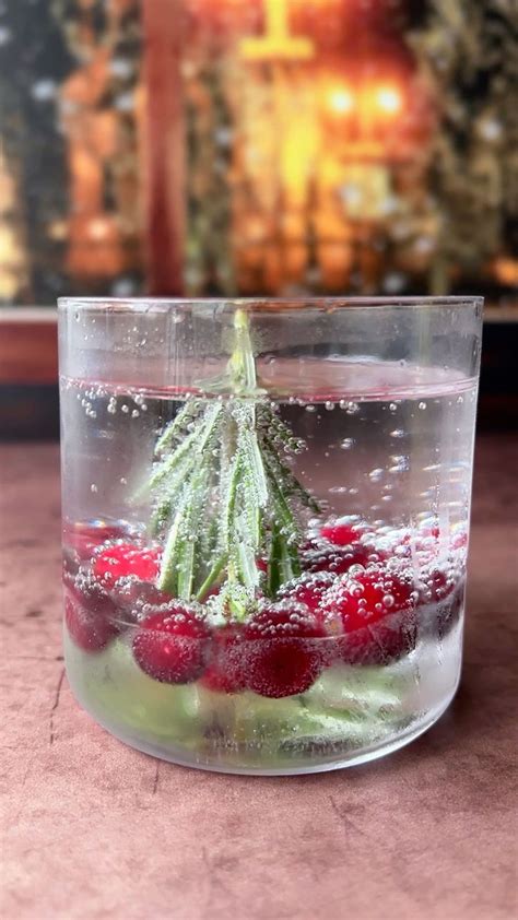 Viral Snow Globe Cocktail Recipe Christmas Drinks Snow Globes