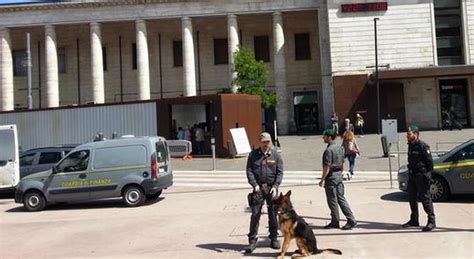 Positivo Al Covid Fugge Dall Ospedale Calandosi Dalla Finestra