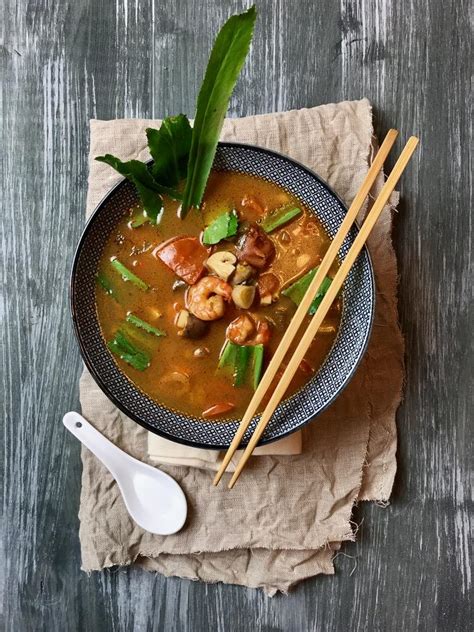 Tom Yum Goong thailändische Suppe mit Garnelen von pinch of spice