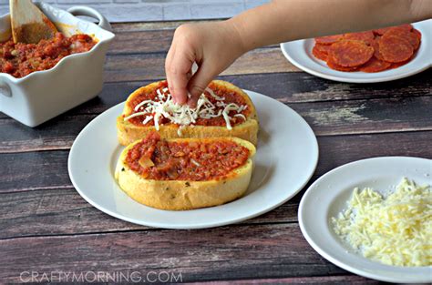 Quick & Easy Texas Toast Pizza Recipe - Crafty Morning