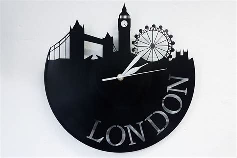 Lasercut Vinyl Clock London Bianco E Nero Sagome Nero