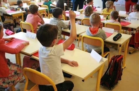 Les L Ves D Une Classe De Maternelle Reviennent L Cole Apr S Un Cas