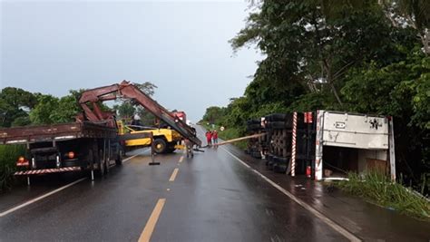 Rodovia Federal Fica Totalmente Interditada Para Destombamento De