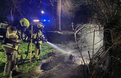 Feuerwehr Alpen Hecke Steht In Brand