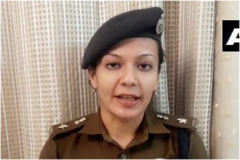 Sex Racket in Noida गरहक क गसट हउस म बलत थ लडकय WhatsApp पर हत थ डल