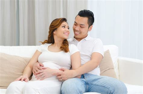 妊娠中のセックス 妊婦や胎児への影響は？妊娠初期や臨月の注意点 妊娠初期 妊娠 臨月