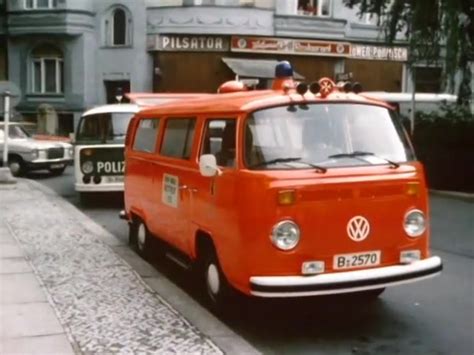 IMCDb Org 1973 Volkswagen Krankenwagen T2 Typ 2 In Direktion City