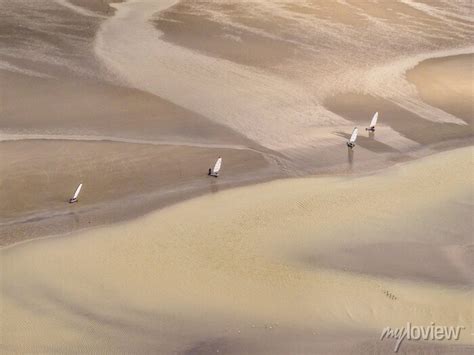 Vue A Rienne De Chars Voile Dans La Baie De Somme En France Wall