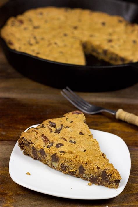 Cast Iron Skillet Chocolate Chip Cookie Who Doesn T Love A Giant C