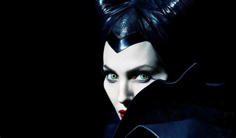 Geek Station Angelina Jolie Seathes Pure Evil In New Maleficent Trailer