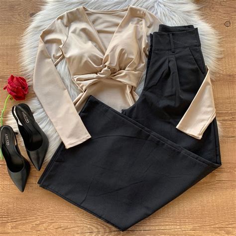 Body Bojo Tecido Acetinado Nózinho no Decote Nude DONDOCA Dondoca Moda Feminina