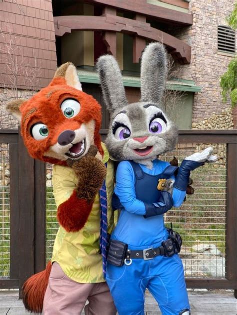 Disneyland Officer Judy Hopps and Nick Wilde | Zootopia nick and judy ...