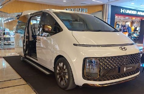 Lombardi Ubah Interior Hyundai Staria Jadi Lebih Mewah Segini Harganya