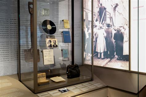 Amsterdam Brengt Wegafzettingen Aan Rond Holocaustmuseum Upday News