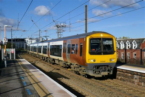 323242 323242 Arrives At Selly Oak Station With The Cross Flickr