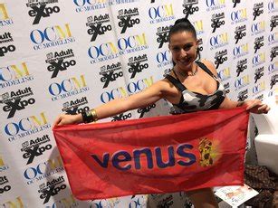 Hot Stripper Texas Patti Goes On Tour To Get Naked And Meet Her Fans 17 Photos