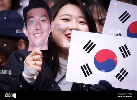 Korean Soccer Fans Hi Res Stock Photography And Images Alamy