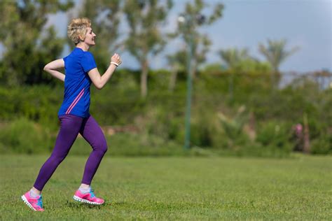 young female runner training for marathon 11932226 Stock Photo at Vecteezy