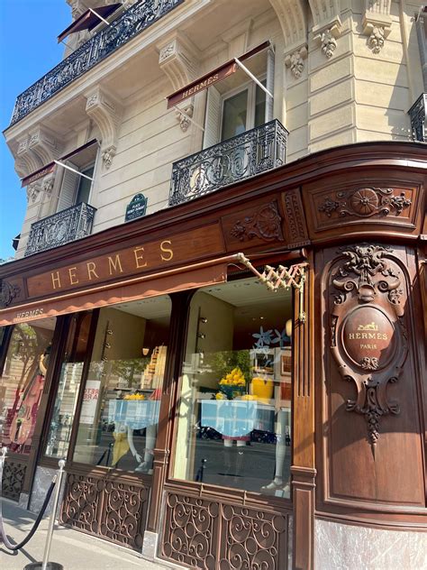 Where Are The Luxury Boutiques Located In Paris and Do I Need