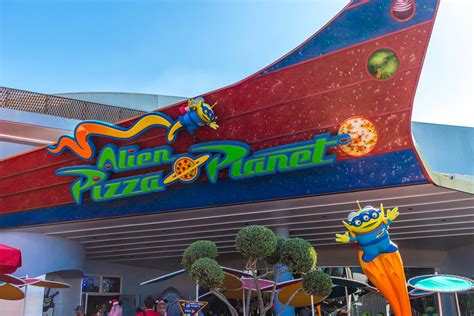 Alien Pizza Planet at Disneyland Resort | Attraction Insight