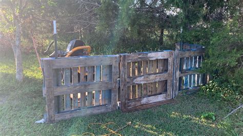 Pig Pen Made From Pallets Youtube