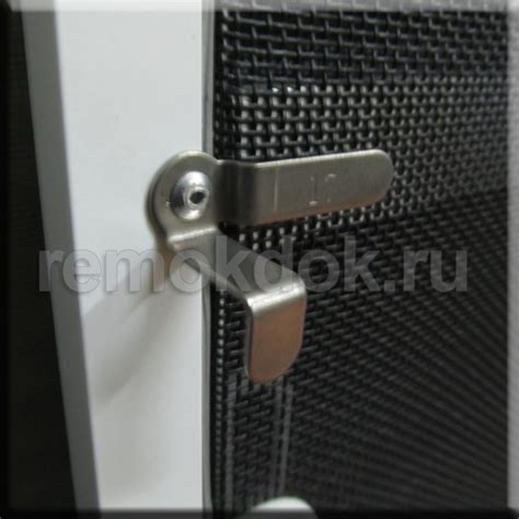 Москитные сетки на металлических крючках