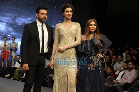 Diana Penty Walk The Ramp For Shane Falguni Peacock At Kohler Delhi