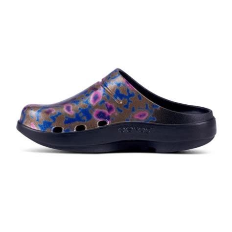 oofos canada womens oocloog limited edition clog kaleidoscope