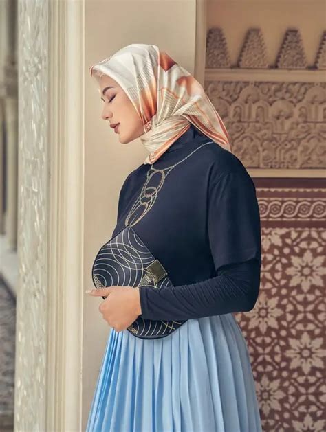 Potret Inspirasi Gaya Hijab Ala Paula Verhoeven Photo Fimela