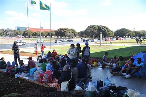 Manifestação do Movimento dos Trabalhadores sem Teto em frente ao