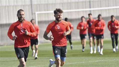 La SD Huesca Vuelve A Los Entrenamientos En Busca De Un Sustituto Para