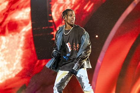 Travis Scott Stops 4th of July Show For Crowd Safety Reasons