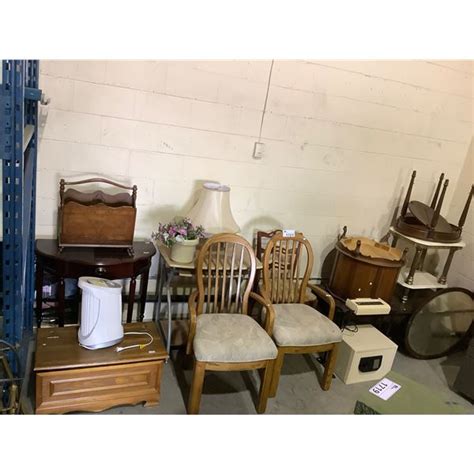 LARGE LOT OF FURNITURE