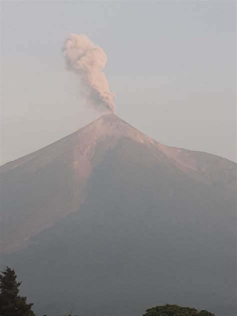 Actividad Del Volc N De Fuego Y Santiaguito Conred