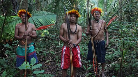 Un Pueblo Indígena En Pie De Guerra En Pleno Amazonas Entre El Fuego